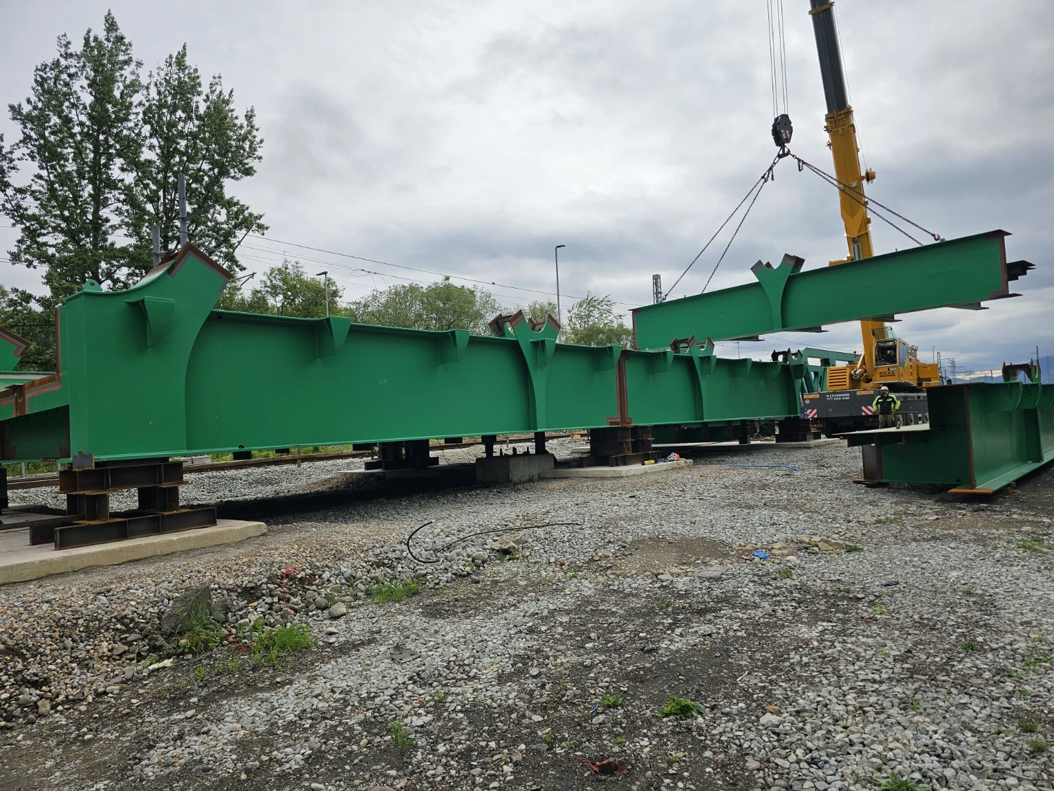 Montáž mosta v Rajčianke