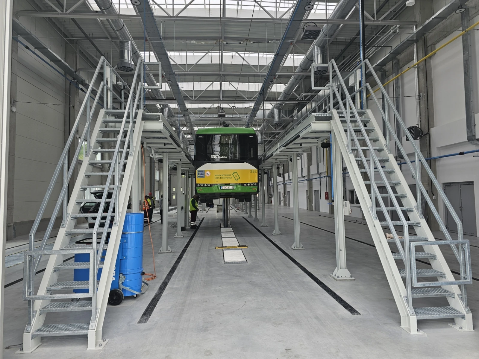 Trolejbusové DEPO Žilina - Technologické plošiny s automatizovaným výsuvom - 2