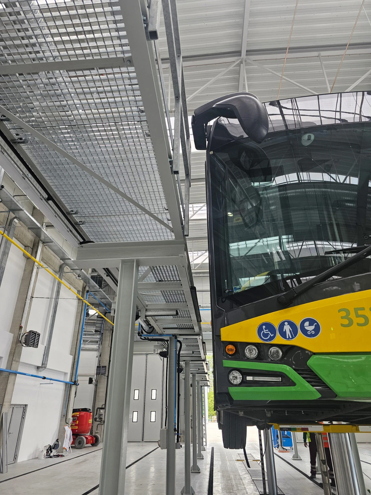 Trolejbusové DEPO Žilina - Technologické plošiny s automatizovaným výsuvom - 3